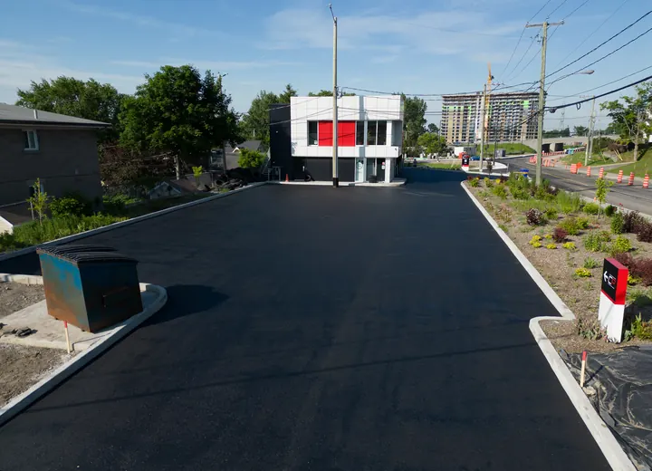 Bitume Commercial à Québec au Certis Pro sur le Boulevard Louis- XIV, dans le secteur de Charlesbourg. King Bitume