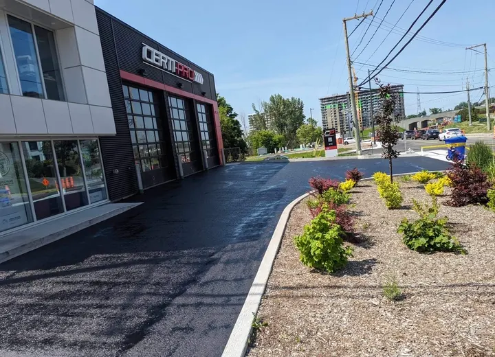 Bitume Commercial à Québec au Certis Pro sur le Boulevard Louis- XIV, dans le secteur de Charlesbourg. King Bitume