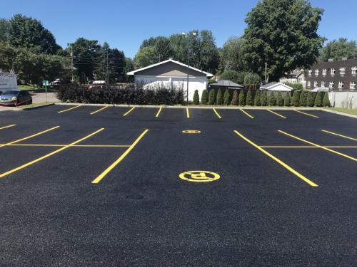 Travaux de Bitume, lignage  à Québec sur le boulevard Wilfred-Hamel au Centre Mécanique Gaetan Leroux.King Bitume