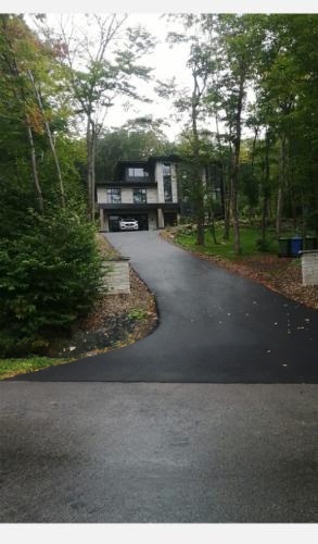 Travaux d'asphaltage complet dans le secteur du Lac-Beauport à Québec.King Bitume