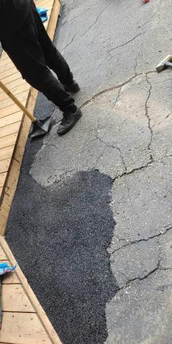 Travaux effectué à Québec dans le secteur de Loretteville. Réparation et Nivelage d'un entré d'asphalte. Ajout d'asphalte froide et compactage manuel. King Bitume