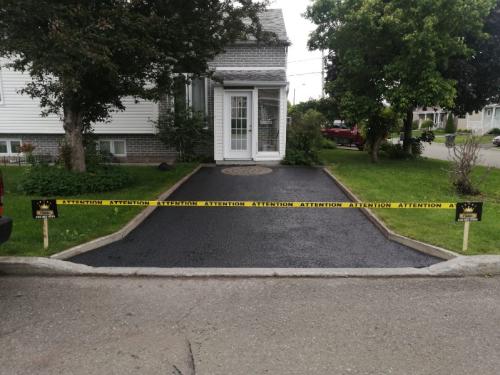Travaux de scellant à base de bitume et des réparations effectué à Québec dans le secteur de Loretteville. Certifié Carboneutre